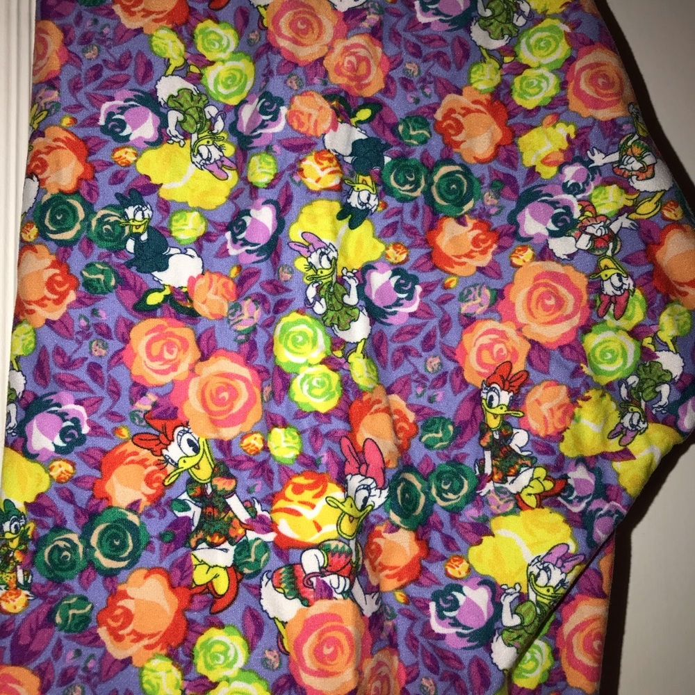TC Disney Daisy LuLaRoe leggings